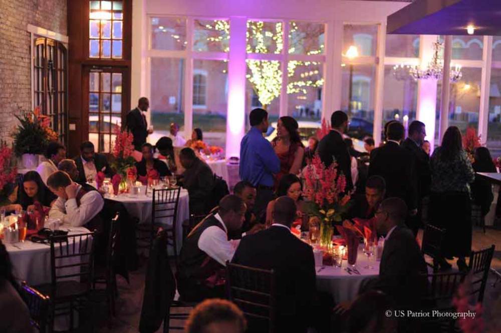 Uplighting in a room with Windows